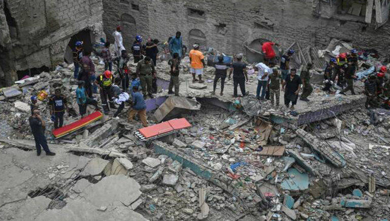 করাচিতে ৫ তলা ভবন ধসে নিহত ১৪