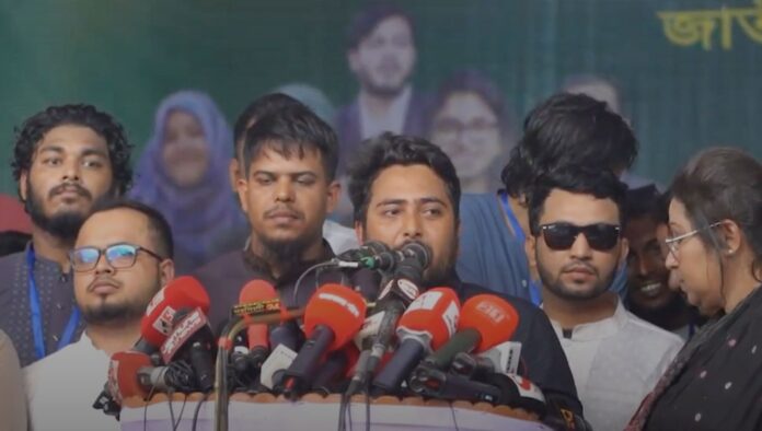 দুই ছাত্র উপদেষ্টাকে পদত্যাগে বাধ্য করার চেষ্টা করা হচ্ছে: নাহিদ ইসলাম