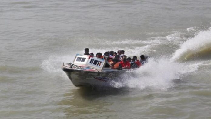 পদ্মা নদীতে ট্রলার-স্পিডবোটের সংঘর্ষে নিখোঁজ ১ পদ্মা নদীতে ট্রলার-স্পিডবোটের সংঘর্ষে নিখোঁজ ১