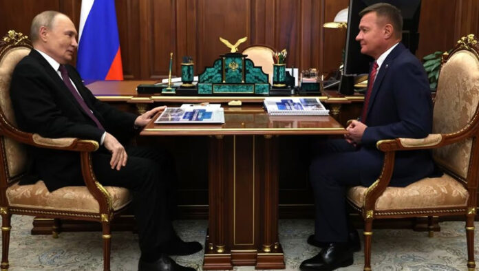 পুতিনের বরখাস্তের কয়েক ঘণ্টার মধ্যেই রুশ মন্ত্রীর আত্মহত্যা পুতিনের বরখাস্তের কয়েক ঘণ্টার মধ্যেই রুশ মন্ত্রীর আত্মহত্যা