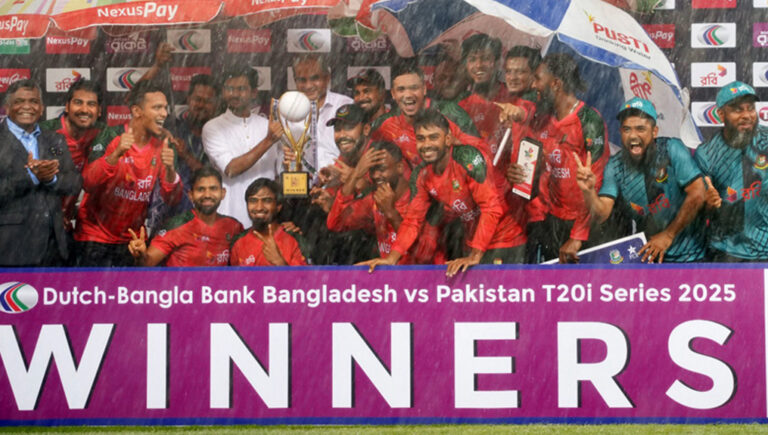 বাংলাদেশ সুযোগ করে দেয়ায় জিতেছে পাকিস্তান’, বিস্ফোরক মন্তব্য সাবেক তারকার