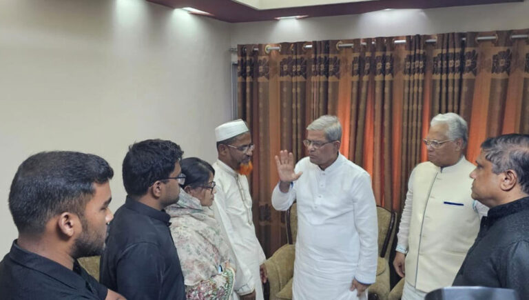 বিমান দুর্ঘটনায় নিহত পাইলট তৌকিরের বাসায় গেলেন বিএনপি মহাসচিব