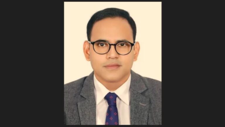 বিমানবন্দরে হৃদরোগে আক্রান্ত হয়ে ঢাবি শিক্ষকের মৃত্যু