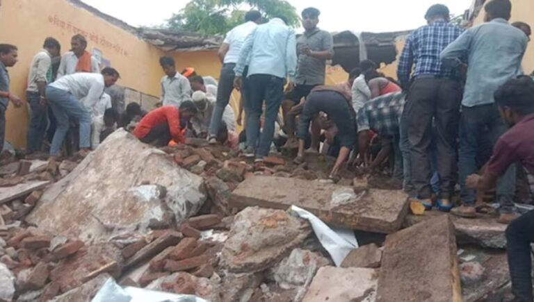 ভারতে স্কুলের ছাদ ধসে নিহত ৭ শিশু