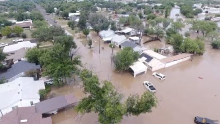 যুক্তরাষ্ট্রের টেক্সাসে বন্যায় মৃতের সংখ্যা বেড়ে ৫১