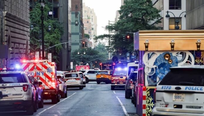 যুক্তরাষ্ট্রের ম্যানহাটানে বন্দুক হামলায় পুলিশসহ নিহত ৫
