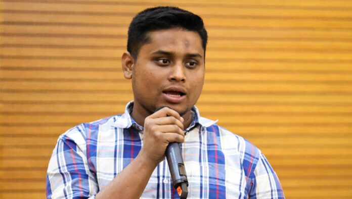 রাজনীতিবিদদের জন্য রাজনীতি কঠিন করে ছাড়ব: হাসনাত