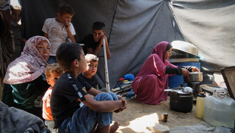 অবরুদ্ধ গাজায় অনাহার ও অপুষ্টিতে আরও ১১ মৃত্যু