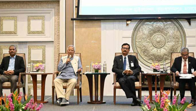 আগামী নির্বাচনে প্রবাসীদের ভোটাধিকার নিশ্চিতে কাজ করছে সরকার: ড. ইউনূস