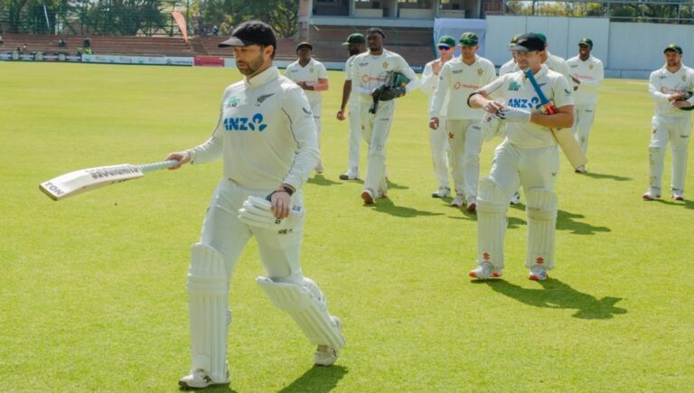 এক ইনিংসে দেড়শ পেরোলেন তিন কিউই ক্রিকেটার