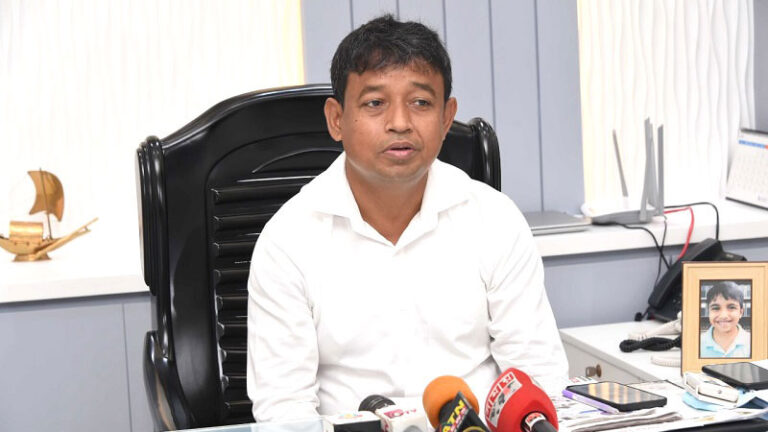 এক বছর পর ডিবির হারুন বরখাস্ত, সঙ্গে আরও ১৭ পুলিশ কর্মকর্তা