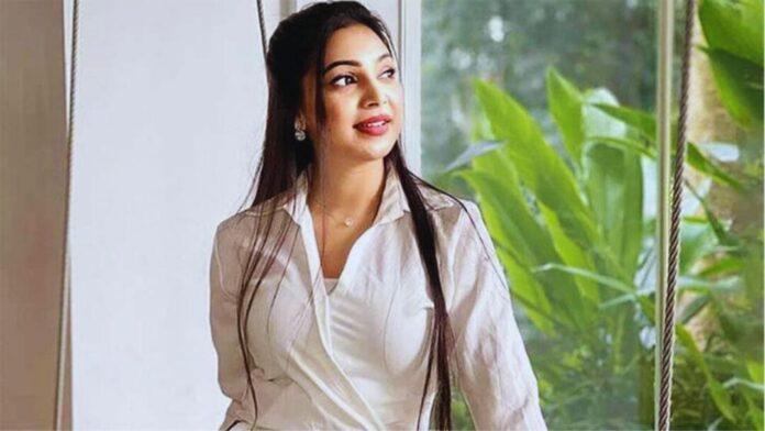 এবার রূপালি পর্দা কাঁপাবেন প্রভা এবার রূপালি পর্দা কাঁপাবেন প্রভা