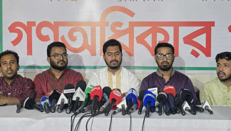 গণঅভ্যুত্থান নিয়ে রাজনৈতিক দলগুলো ক্রেডিটবাজি করছে