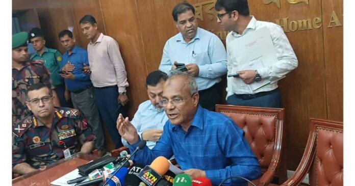 ঢাকার বাইরে এখনো মব জাস্টিস চলছে, স্বরাষ্ট্র উপদেষ্টা ঢাকার বাইরে এখনো মব জাস্টিস চলছে: স্বরাষ্ট্র উপদেষ্টা