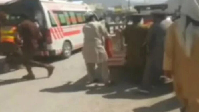 পাকিস্তানে বোমা বিস্ফোরণে ২ পুলিশ নিহত, আহত ১৪ পাকিস্তানে বোমা বিস্ফোরণে ২ পুলিশ নিহত, আহত ১৪