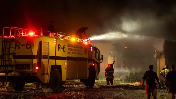 পার্লামেন্টে ভয়াবহ অগ্নিকাণ্ড, এক রাতেই সব পুড়ে ছাই পার্লামেন্টে ভয়াবহ অগ্নিকাণ্ড, এক রাতেই সব পুড়ে ছাই