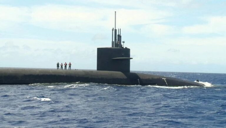 রাশিয়ার কাছাকাছি পারমাণবিক সাবমেরিন পাঠানোর নির্দেশ ট্রাম্পের