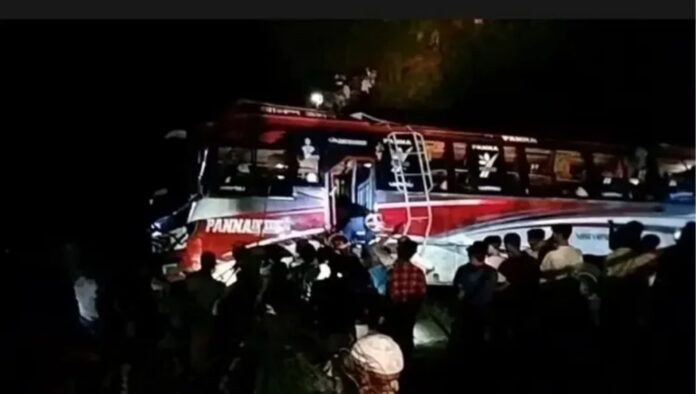 সিলেটে বাস খাদে পড়ে আহত ২৮ যাত্রী, নিখোঁজ ২