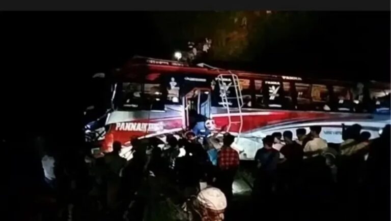 সিলেটে বাস খাদে পড়ে আহত ২৮ যাত্রী, নিখোঁজ ২