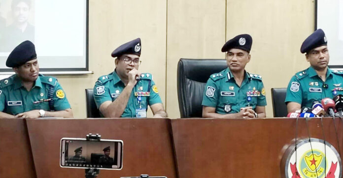 আওয়ামী লীগ ধরলে ৫ হাজার টাকা পুরস্কার’ যা বললো ডিএমপি আওয়ামী লীগ ধরলে ৫ হাজার টাকা পুরস্কার’ যা বললো ডিএমপি