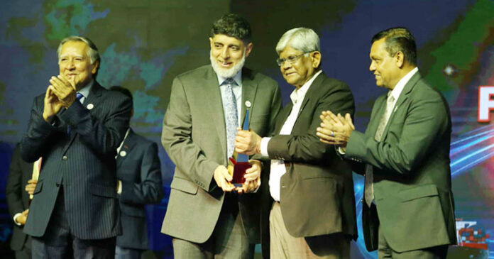 বিজনেস পারসন অব দ্য ইয়ার’ সম্মাননা পেলেন আহসান খান চৌধুরী