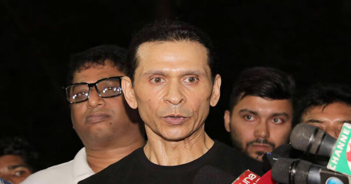 যে কারণে বিমানবন্দরে আটকে দেওয়া হলো সোহেল তাজকে! যে কারণে বিমানবন্দরে আটকে দেওয়া হলো সোহেল তাজকে!