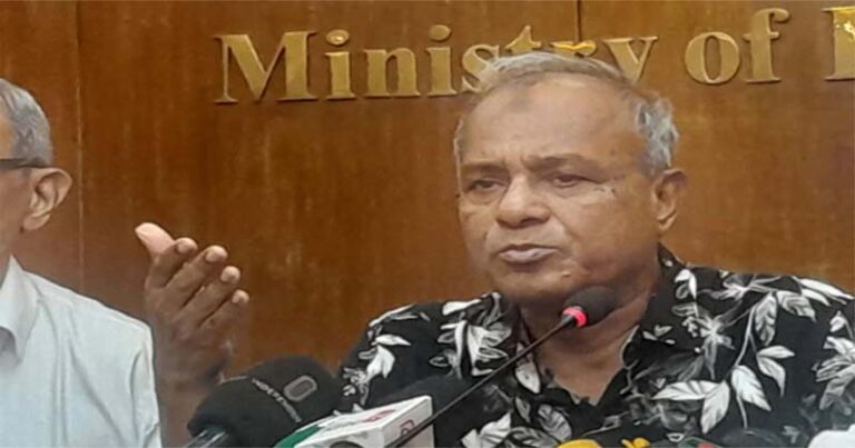 রাকান আর্মি বেঁচেই আছে মাদক বেচে: স্বরাষ্ট্র উপদেষ্টা