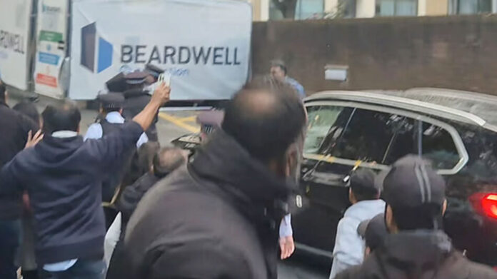 লন্ডনে মাহফুজ আলমের ওপর হামলার চেষ্টা লন্ডনে মাহফুজ আলমের ওপর হামলার চেষ্টা