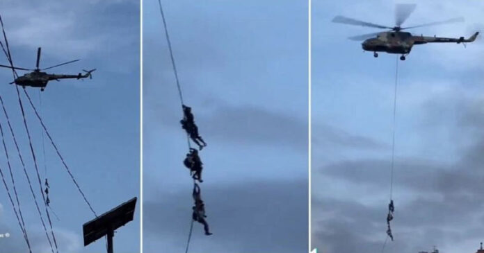 হেলিকপ্টারের দড়িতে ঝুলে পালালেন মন্ত্রীরা! হেলিকপ্টারের দড়িতে ঝুলে পালালেন মন্ত্রীরা!