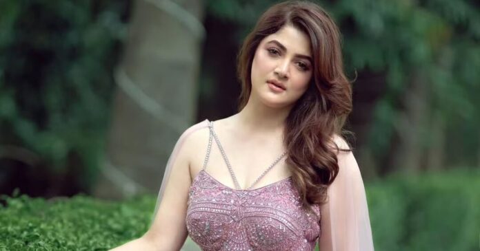 ‘আন্টি’ নয়, ছেলের বন্ধুরা আমাকে ‘দিদি’ বলে ডাকে: শ্রাবন্তী