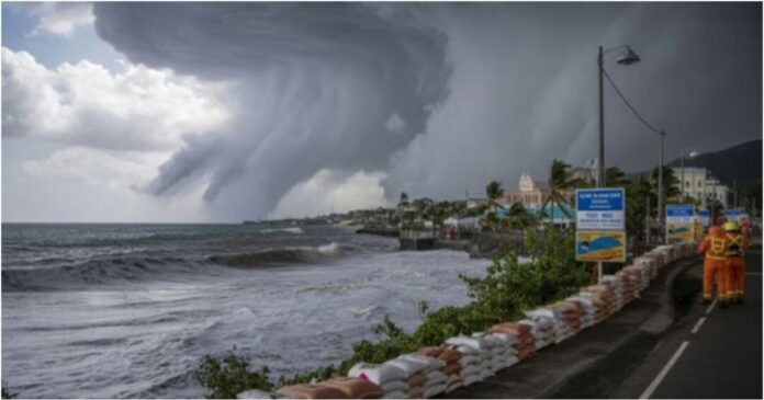 ঘূর্ণিঝড় ‘মেলিসা’র ২৫০ কিমি বেগে তাণ্ডব, ক্যারিবীয় অঞ্চলে নিহত ৭ ঘূর্ণিঝড় ‘মেলিসা’র ২৫০ কিমি বেগে তাণ্ডব, ক্যারিবীয় অঞ্চলে নিহত ৭