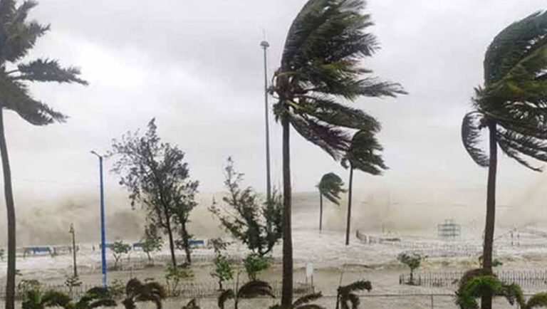 দুপুরের মধ্যে দেশের ৮ অঞ্চলে ঝড়ের আভাস