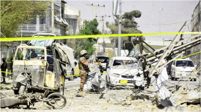 পাকিস্তানে আত্মঘাতী হামলায় নিহত অন্তত ১০