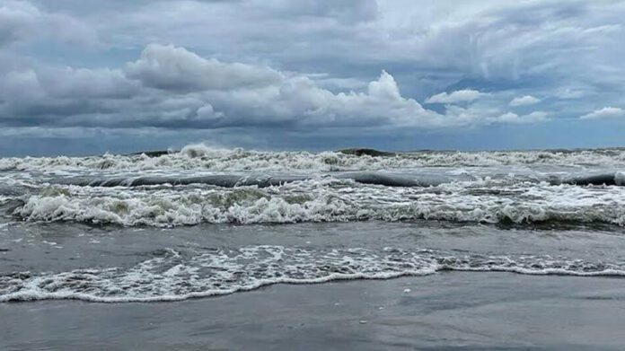বঙ্গোপসাগরে লঘুচাপ, ঘূর্ণিঝড়ে পরিণত হওয়ার শঙ্কা বঙ্গোপসাগরে লঘুচাপ, ঘূর্ণিঝড়ে পরিণত হওয়ার শঙ্কা
