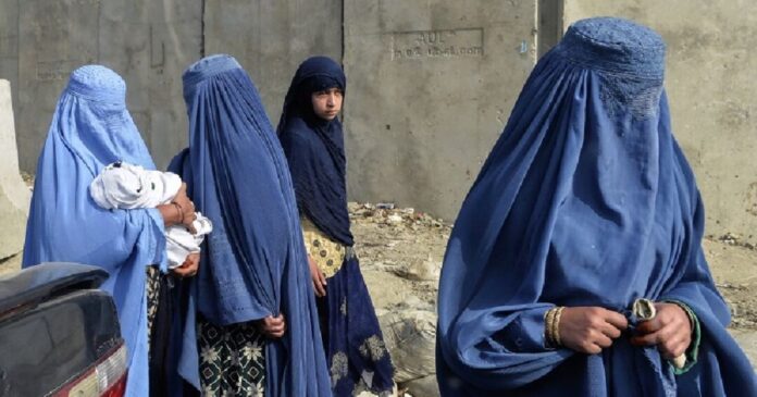 আফগানিস্তানে হাসপাতালে প্রবেশে পড়তে হবে বোরকা আফগানিস্তানে হাসপাতালে প্রবেশে পড়তে হবে বোরকা