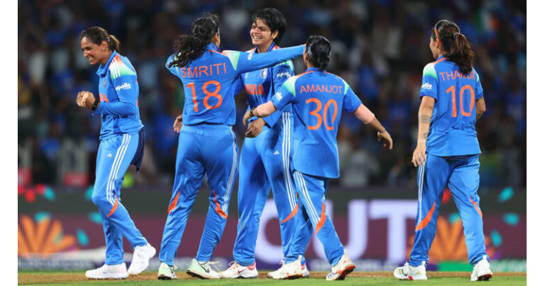 বিশ্বকাপের শিরোপা ঘরে তুলল ভারত