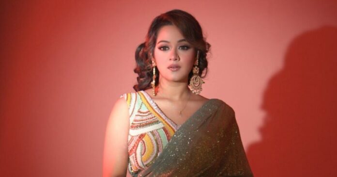 ভালোবাসা এখনো চিঠিতে বসবাস করে, দীঘি ভালোবাসা এখনো চিঠিতে বসবাস করে: দীঘি