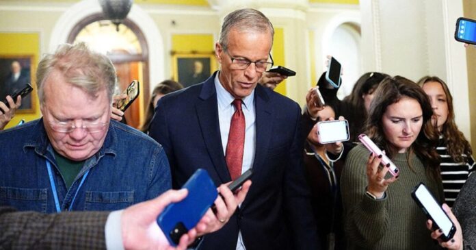 মার্কিন সরকারের শাটডাউন অবসানের বিল সিনেটে পাস