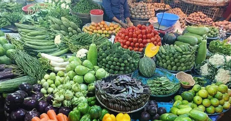 শীতের সবজির সরবরাহ বাড়লেও কমছে না দাম
