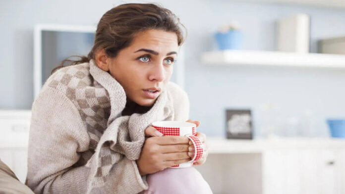 অল্প শীতেই কাঁপছেন জানেন কোন ভিটামিনের অভাবে বেশি ঠান্ডা লাগে