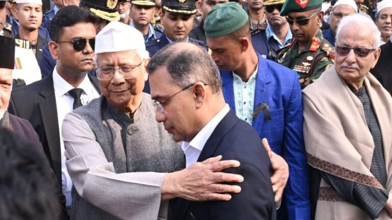 তারেক রহমানকে বুকে টেনে যা বললেন প্রধান উপদেষ্টা