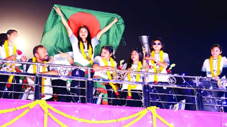 এই ট্রফি আপনাদের জন্য’