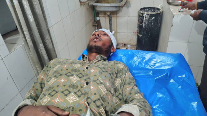 পাওনা টাকা চাওয়ায় যুবককে কুপিয়ে জখম, বাবা মাকেও মারধরের অভিযোগ