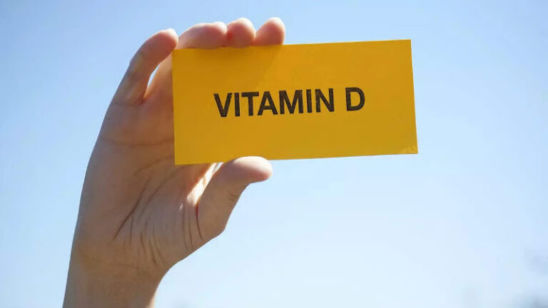 ভিটামিন ডি পেতে ঠিক কখন রোদে পোহাবেন? জানালেন চিকিৎসক