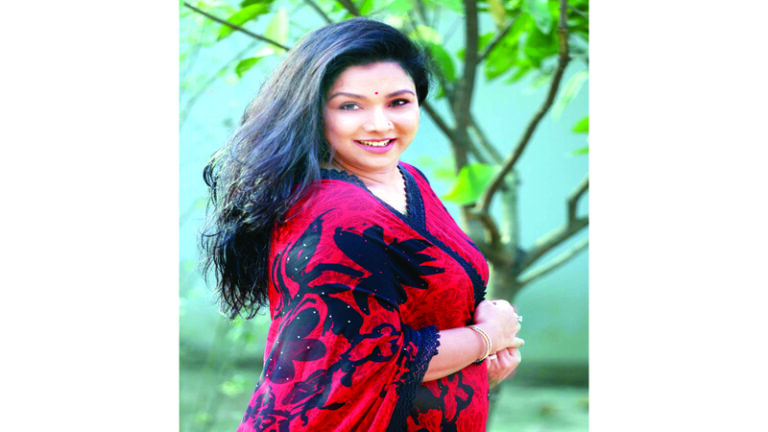 রুনা খানকে নিয়ে দুই সিনেমা