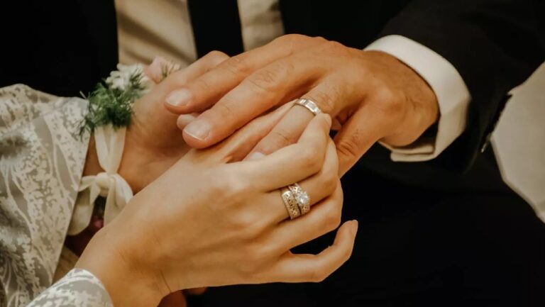 সমবয়সি না বড়, কোন দাম্পত্য বেশিদিন টিকে?