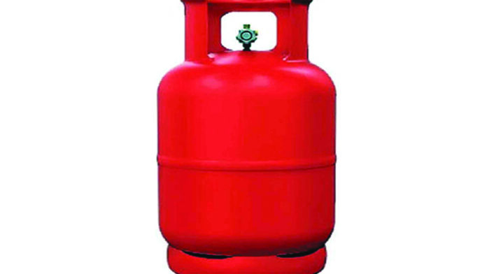 সিলিন্ডার গ্যাস সংকট ভয়াবহ আকার ধারণ করেছে