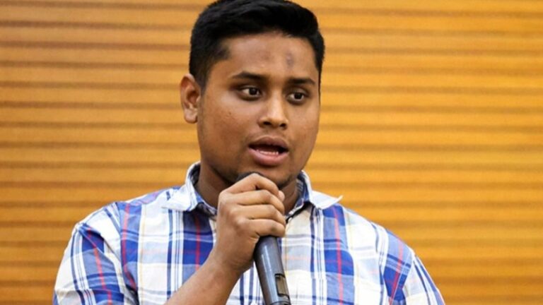 চাঁদাবাজির অভিযোগ ওঠা ইজারাদারকে কল করে যা বললেন হাসনাত