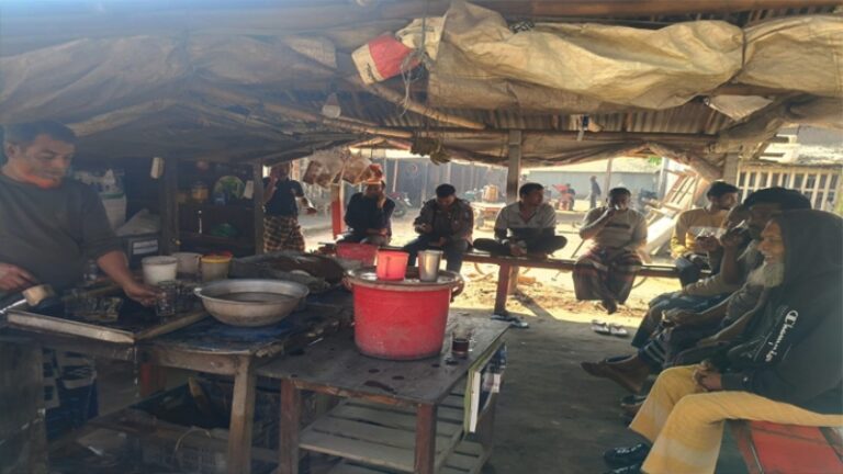 চায়ের কাপে ভোটের আলোড়ন—বিক্রি বেড়েছে কয়েক গুণ