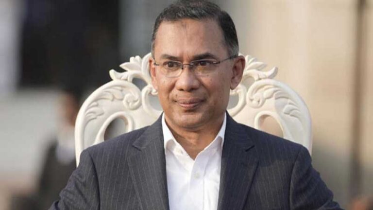 জিয়াউর রহমান ও খালেদা জিয়ার সমাধিতে প্রধানমন্ত্রী ও মন্ত্রিসভার সদস্যদের শ্রদ্ধা